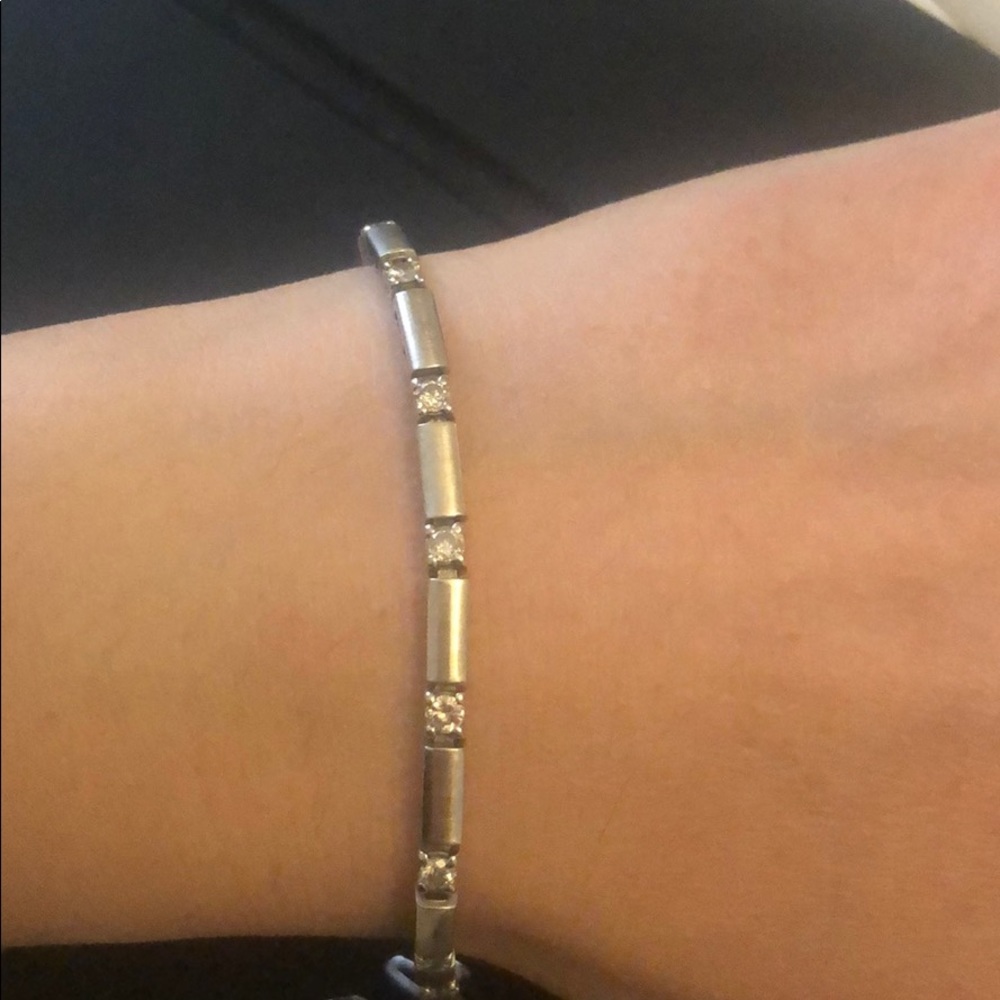 Ladies diamond tennis bracelet